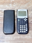 出一台德州仪器 Ti-84 plus 图形计算器