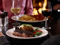 知名连锁牛排馆 The Keg Steakhouse & Bar